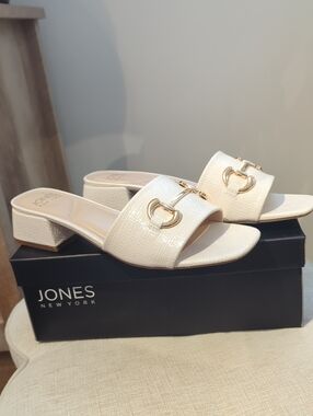 Jones New York Block Heel Slide Sandal Color: Bone Size: 8.5 NEW WITH BOX